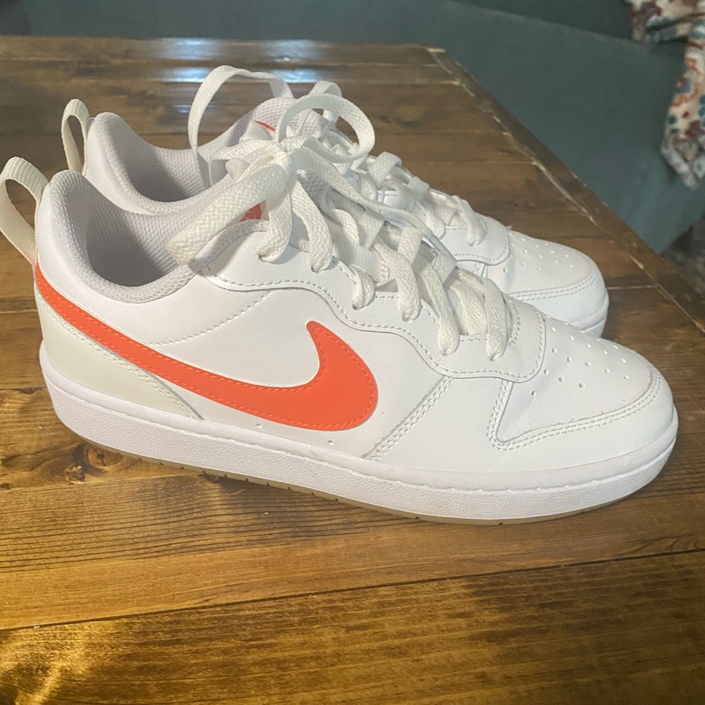 Worn twice! Too big for my daughter and too small for me! Kids size 4.5